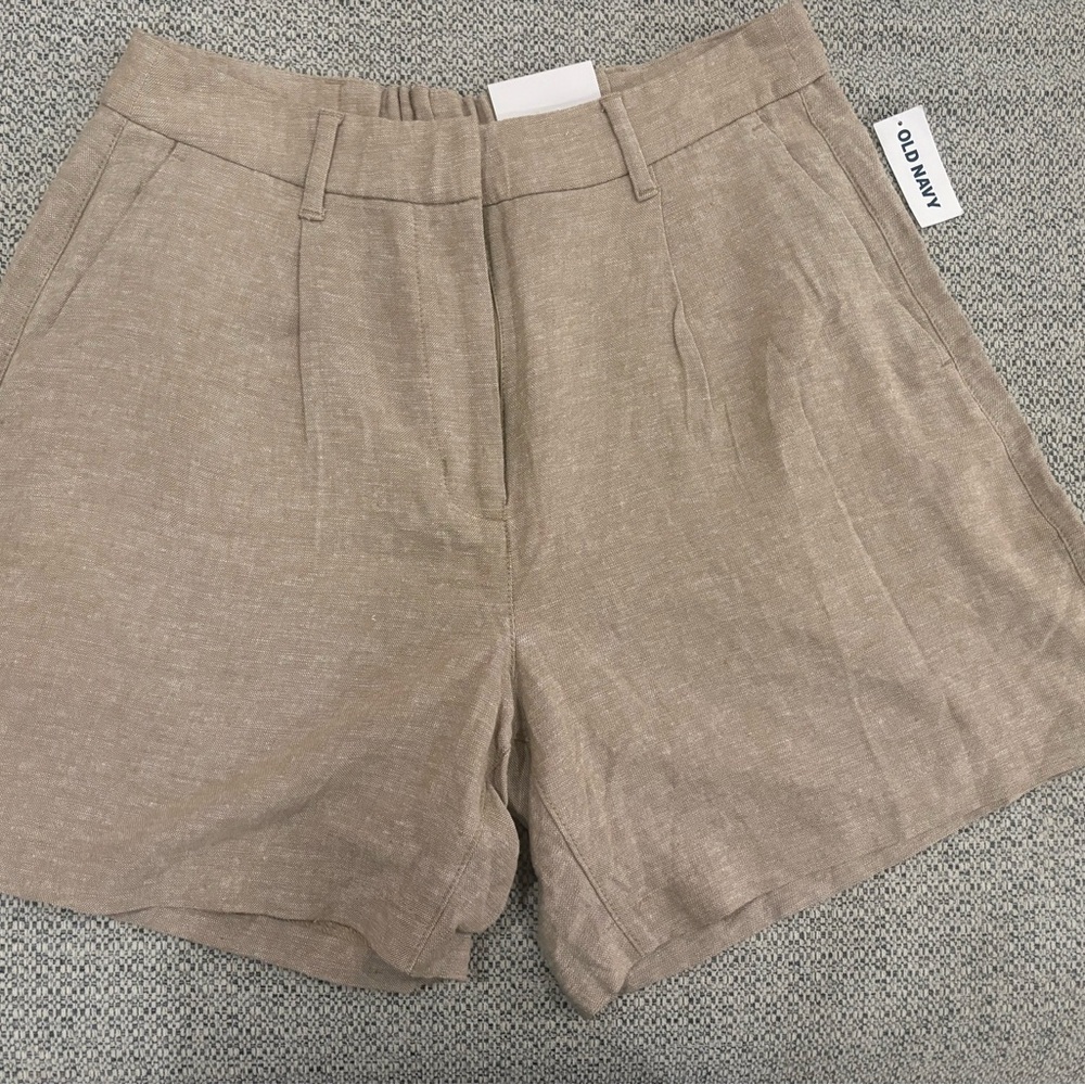 OLD NAVY WOMENS TAN SHORTS - Picture 2 of 6